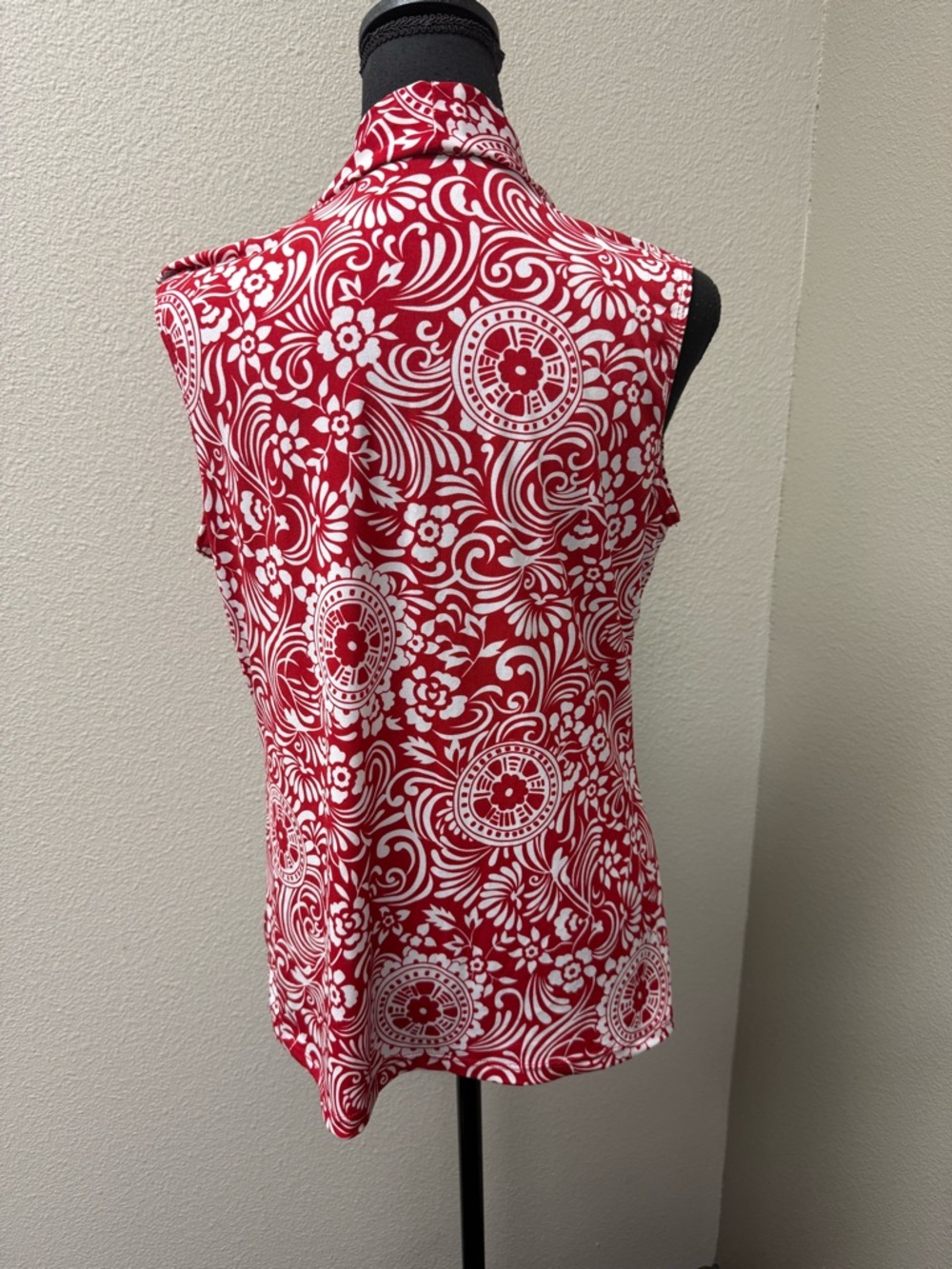 JKLA California Red White Floral Top Ruched V Neck Stretch Blouse Large - Picture 4 of 9